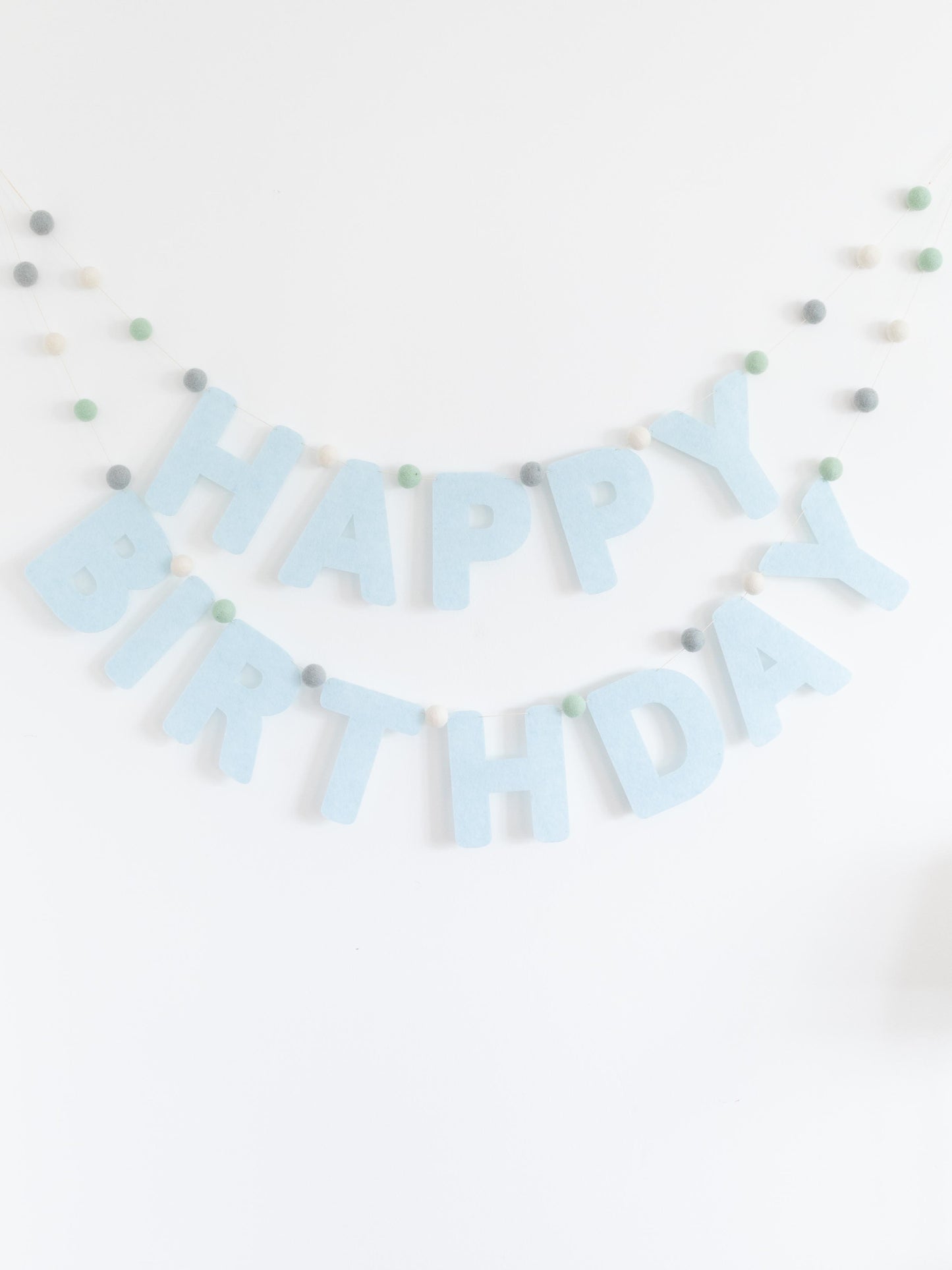 Happy Birthday Girlande aus Filz mit Filzkugeln - Partydeko für den Kindergeburtstag