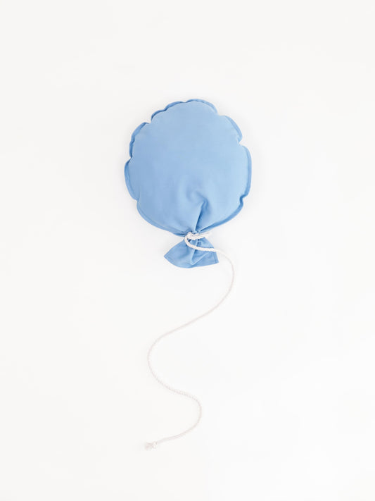 Einfarbiger Stoff-Luftballon in sanftem Farbton, Produktfoto für schlichte und stilvolle Kinderzimmerdekoration.